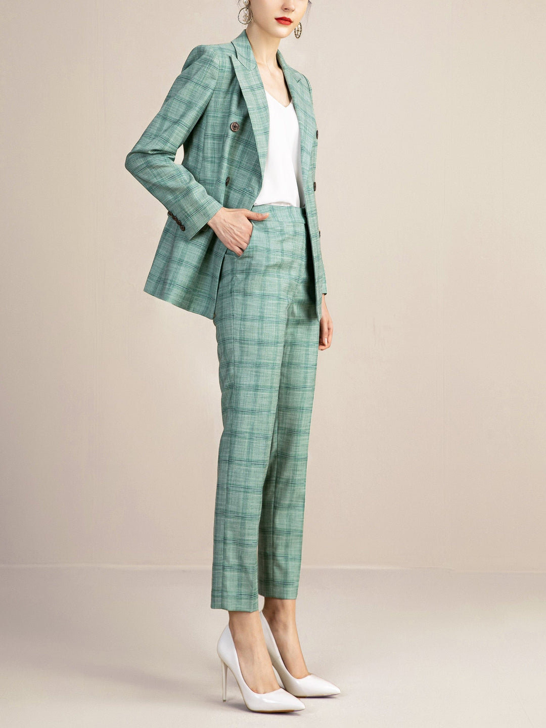 solovedress Green 2 Piece Double Breasted Peak Lapel Slim Fit Plaid Women Suit